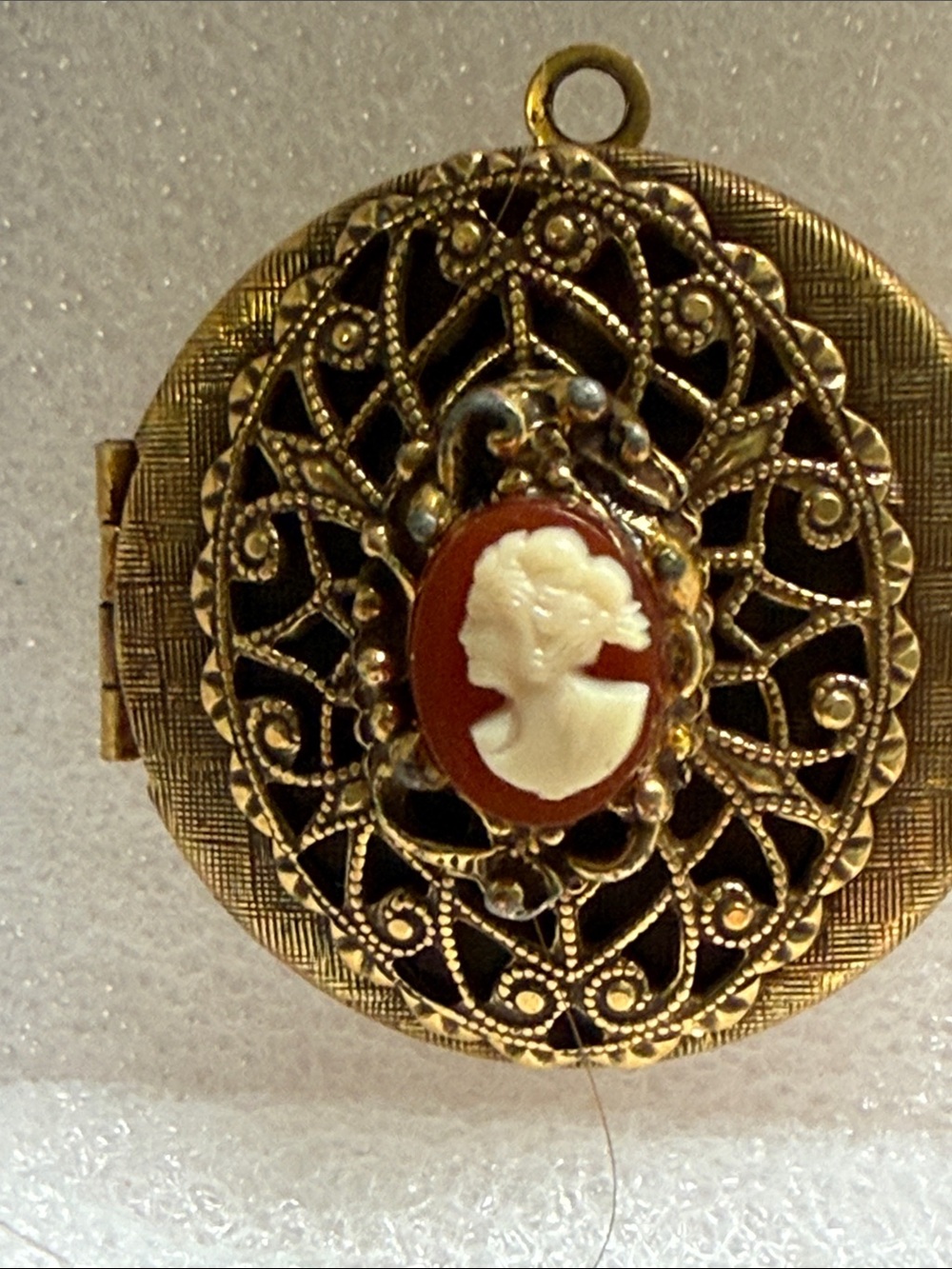 Vintage Gold Cameo Pendant Locket Necklace..